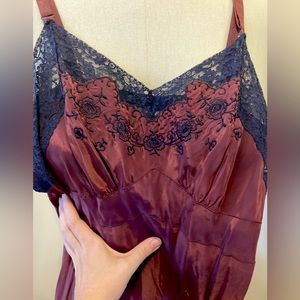 Vintage Vanity Fair slip (c. 1950s) in oxblood and navy. Marked size 34